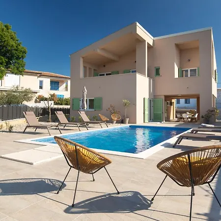 Feriehus Olive Ocean With Pool And Seaview *